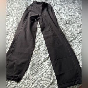 Lululemon size 4 strait leg pants luon